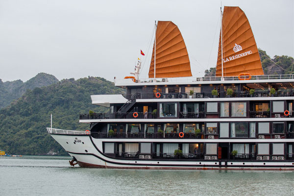 Dịch vụ sơn bả du thuyền số 04