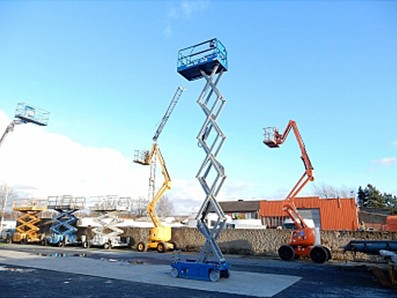 Xe Nâng Người Cắt Kéo Làm Việc Tại Các Khu Công Nghiệp Hạ Long Quảng Ninh