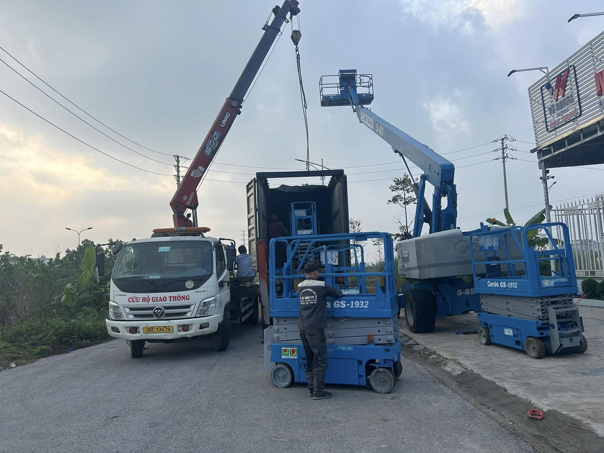 So Sánh Boom Lift Và Scissor Lift Nên Chọn Loại Nào Cho Công Trình