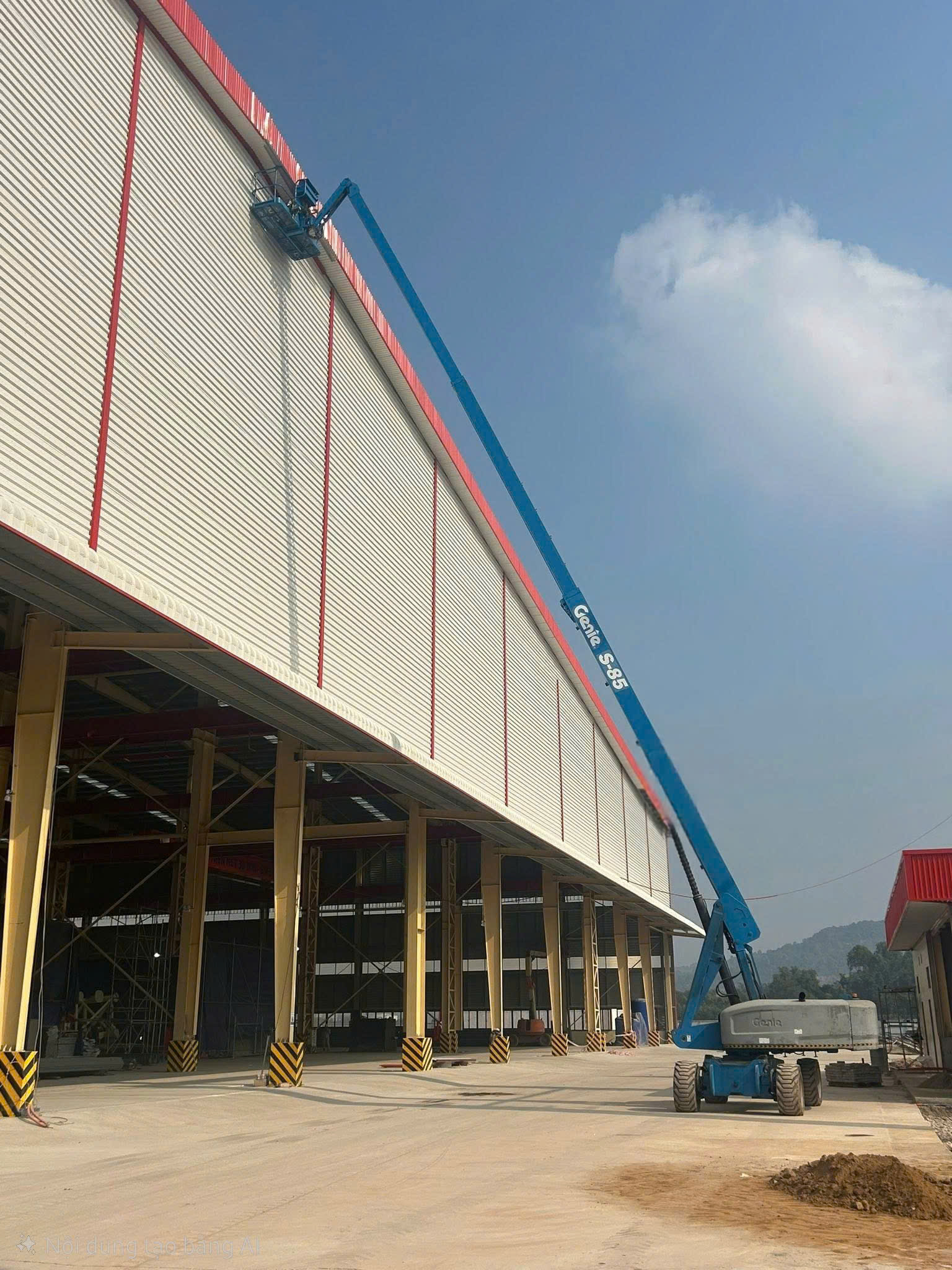 Xe Nâng Người Cần Gập (Articulating Boom Lift) – Đặc Điểm Và Ứng Dụng
