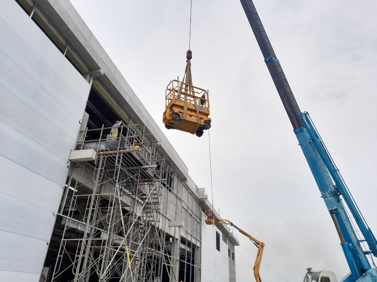 cho-thue-xe-nang-nguoi-quang-ninh-1