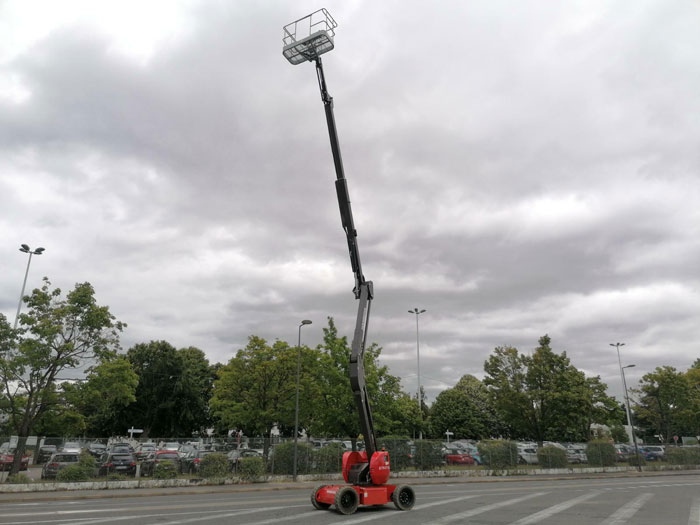 xe-nang-nguoi-boom-lift-HALONG