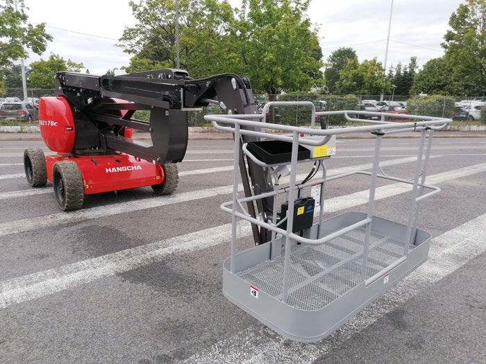 xe-nang-nguoi-boom-lift-mong-cai