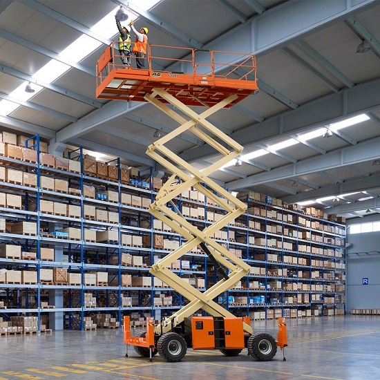 xe-nang-nguoi-cat-keo-cao