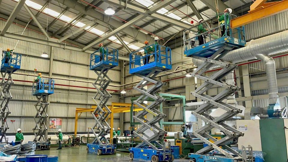 xe-nang-nguoi-tu-hanh-ha-long