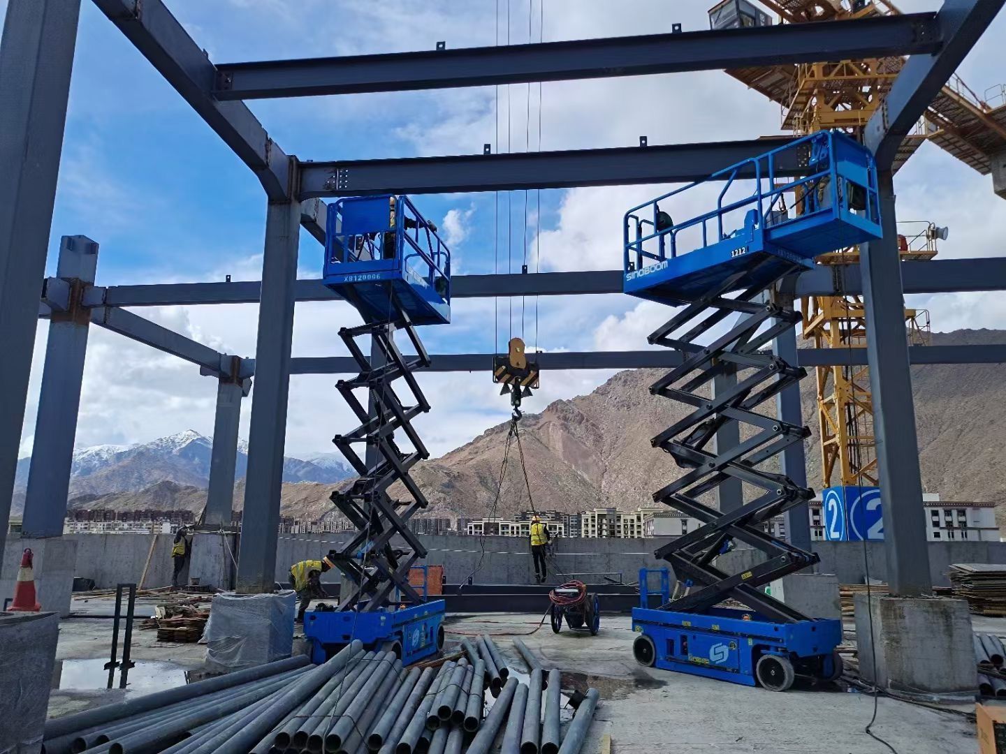 xe-nang-nguoi-tu-hanh-quang-ninh